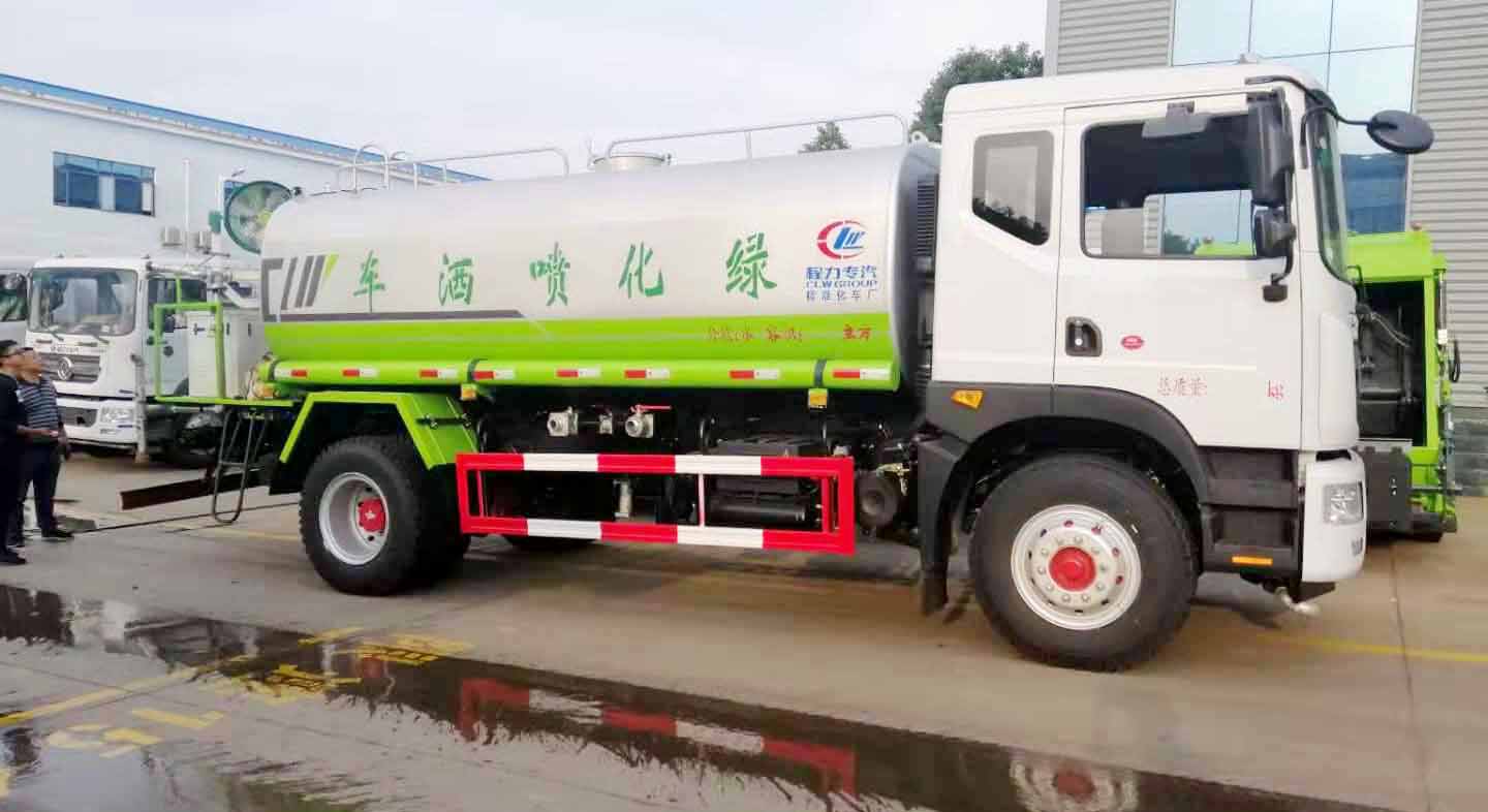 东风15方洒水车